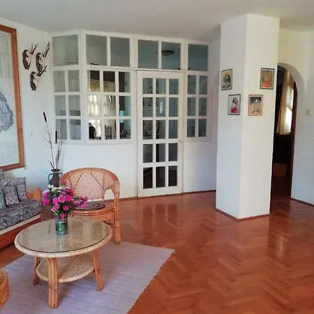 6 Apartment